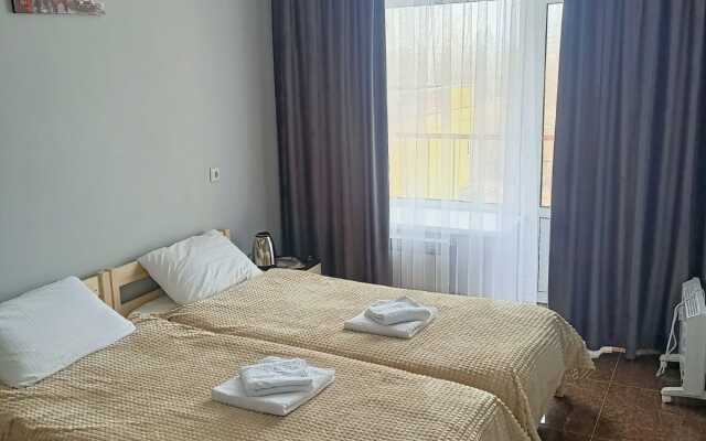 Отель на радужной