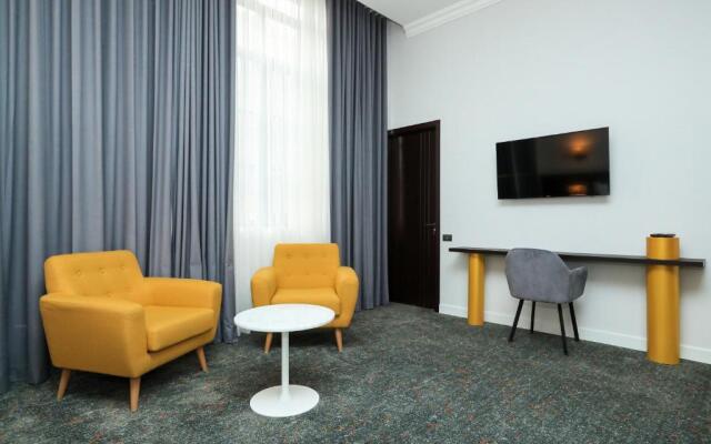 Pine Astoria Hotel (by travel agency)