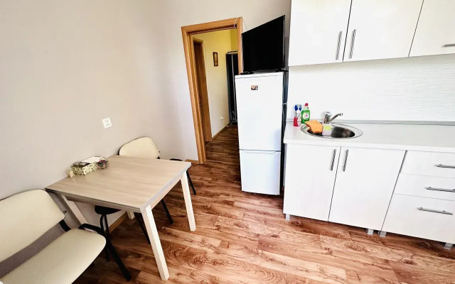 Odnokomnatnaya 44m2 Flat