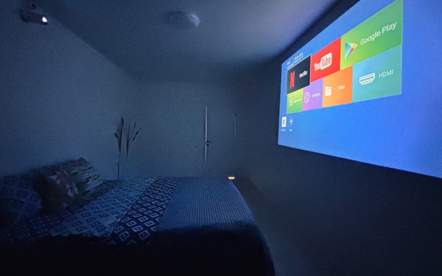 Bolshaya dvukhkomnatnaya s domashnim kinoteatrom Flat