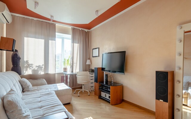 Na Maloy Gruzinskoy Dvukhkomnatnaya Flat