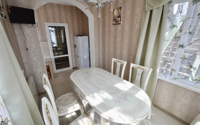 Na Ulitse Tolstogo 1 Apartments