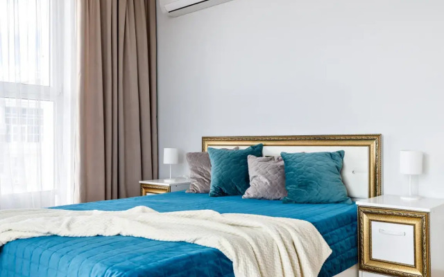 Апартаменты Полулюкс с Балконом и Красивым Видом Юг-Апарт