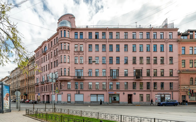 Peterburgskikh kotov v 5 min ot Nevskogo Flat