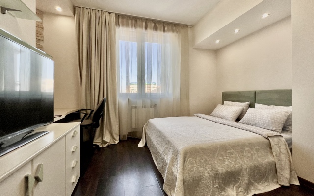 4-room Vip on 30 Independence Avenue Center Apartments