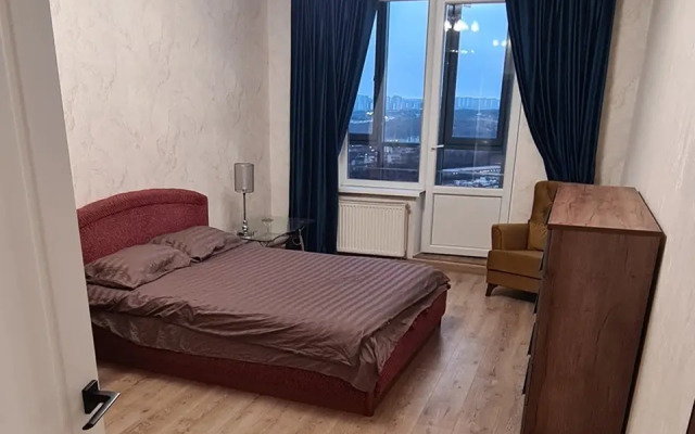 Prostornaya 3kh komnatnaya Flat