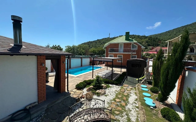 Частный дом С бассейном на пляже