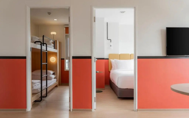 Отель The Grass Serviced Suites