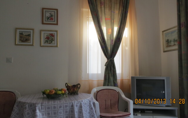Lazarevic 1/3 Apartments