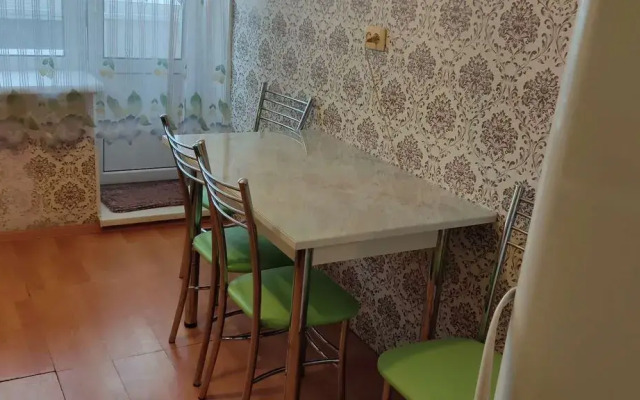 V Molodezhnom Kvartale, 1 Flat