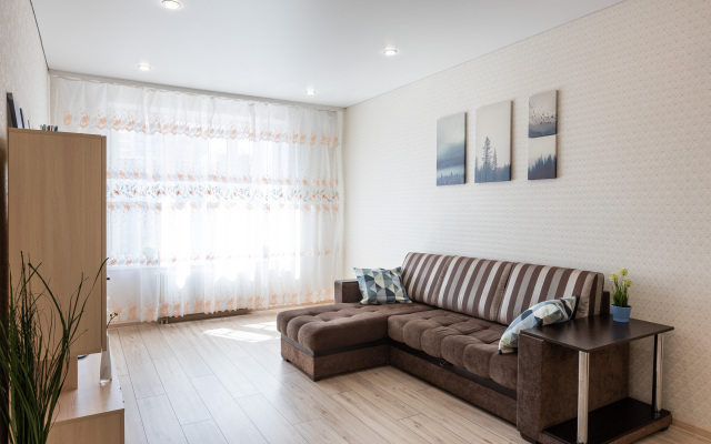 Sutkiufa Na Ulitse Entuziastov Apartments