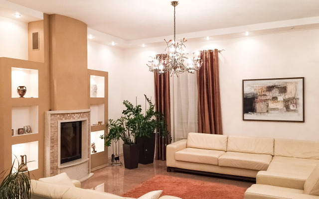 Townhouse Ryadom s morem s basseinom Villa 1