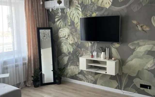 S kofemashinoi V tsentre goroda Flat