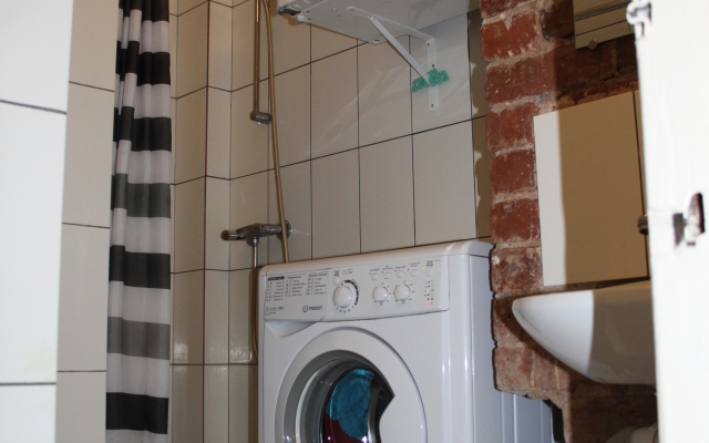 Old Flat Na Sovetskoy Hostel