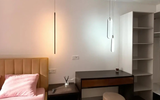 Апартаменты с кроватью и панорамными окнами, с 13 по 15 этаж