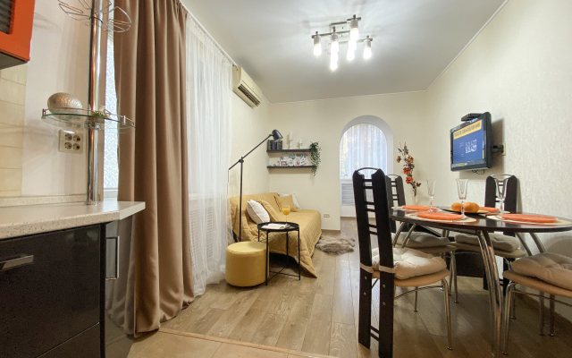Stilnaya Kvartira Vozle Komsomolskogo Parka By Sutki26 Apartments