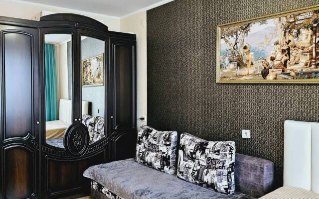 Апартаменты Домашний Очаг наУл Артема 100