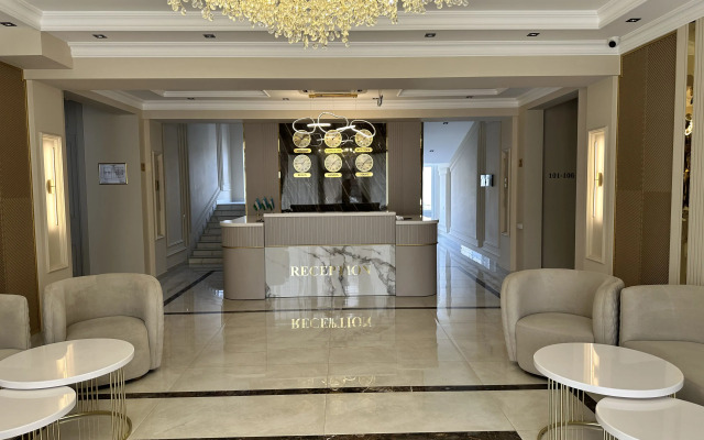 Hotel Emily Grand Palace