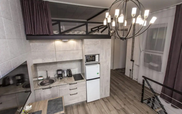 Novye trekhurovnevye apartamenty s vyhodom na Arbat Apartments