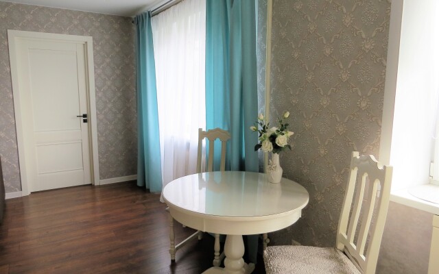 Na Artilleriyskom Per. D 4 Apartments