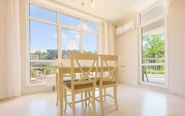 Квартира трёxкомнaтная с террасой в цeнтре Coчи