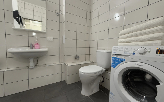 Tut Khorosho Na Azina 22k2 Flat