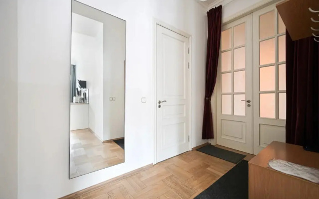 1912 U Anichkova Mosta №3 Apartments