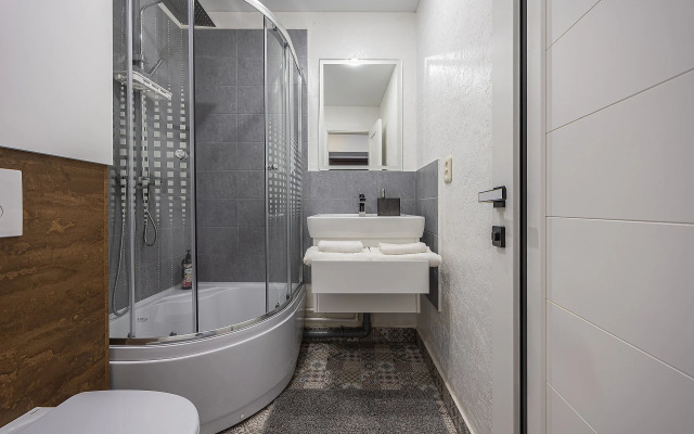 Апартаменты с новым дизайнерским ремонтом