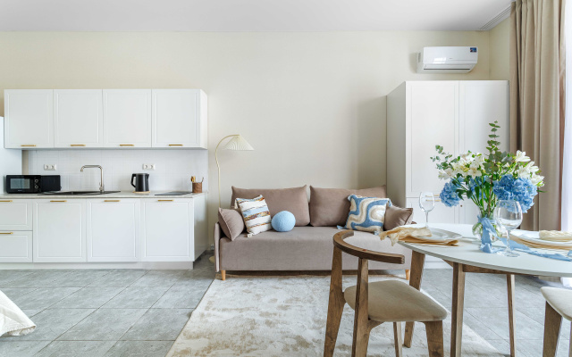 Апартаменты с Отдельным Входом и Террасой Вид на море Home Group