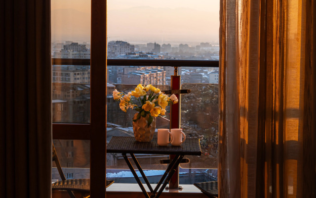 KeyGo #0123, 2 Bedroom, Near Yeritasardutyan Park, View of Ararat Apartments
