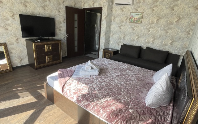 Leona Guest House