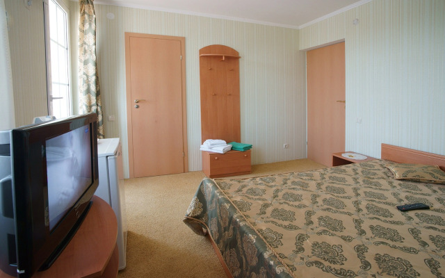 Меблированные комнаты Полулюкс с балконом в Частном доме