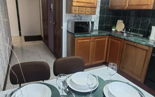 Bolshaya Uyutnaya Dvukhkomnatnaya Kvartira Flat