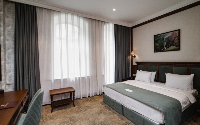 Midway Baku Hotel