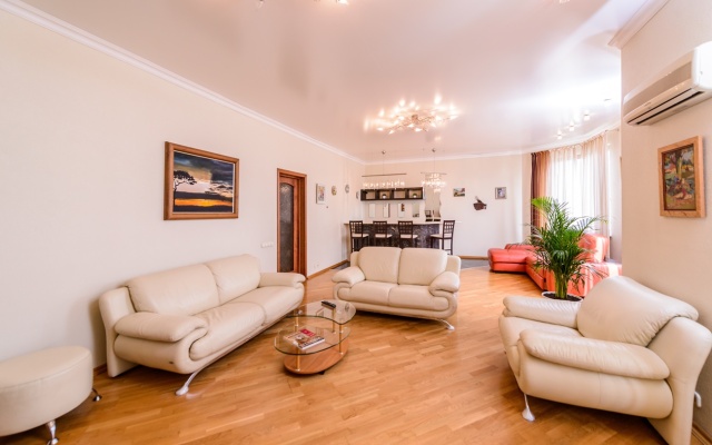 Na 5-m Voykovskom Apartments