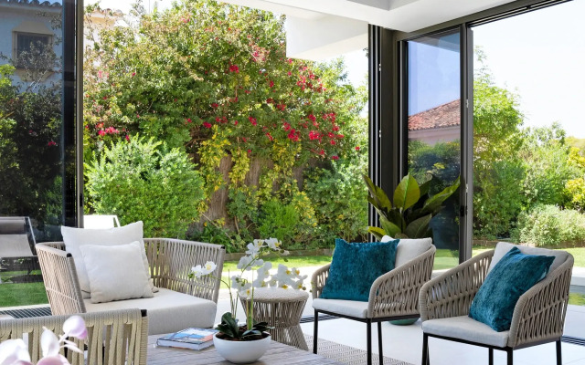 All About Villa Gladiolo