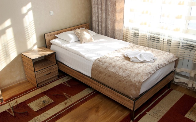 Madanur Hotel