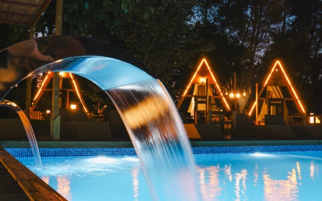 Sapanca Taş Ev & Bungalow Hotel