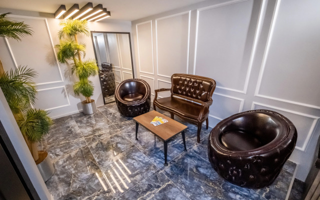 The Queen Hotel