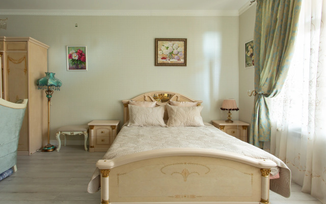 v TSentre Ampir Apartments