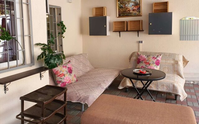 S lichnoi terrasoi ryadom s zhd vokzalom Apartments