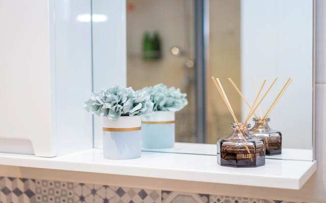 Apartments with a View of the Ferris Wheel and the City
