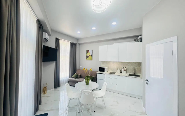 Stilnye Apartamenty S Otdelnym Vkhodom V Apart-Komplekse S Basseynom Apartment
