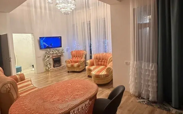 Частный дом Четырехкомнатный домик в лесу