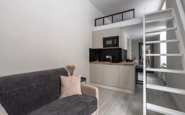 Апартаменты Улучшенные с Балконом Двухуровневые у метро Аэропорт 305