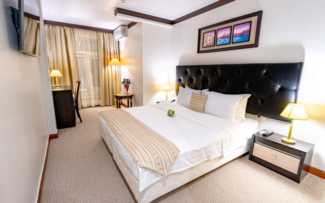 Standard double room, view of the hotel lobby — фото 2