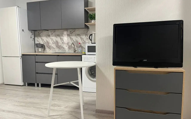Studiya V Novom Mikrorayone Prityazhenie S Shikarnym Vidom Na Ozero Flat - Apartment in تشيليابنسك - Photo 3