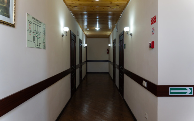 DeLyuks Hotel