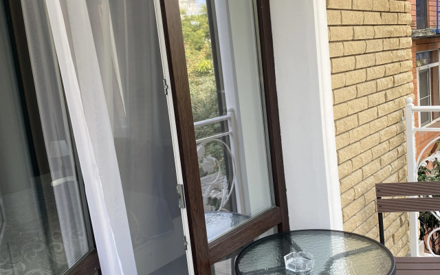 33 Tyulpana Guest house