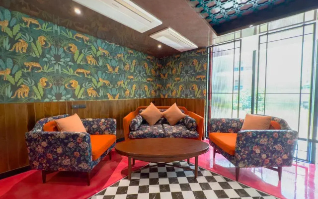 Отель Ramada by Wyndham Bangkok Ten Ekamai Residences